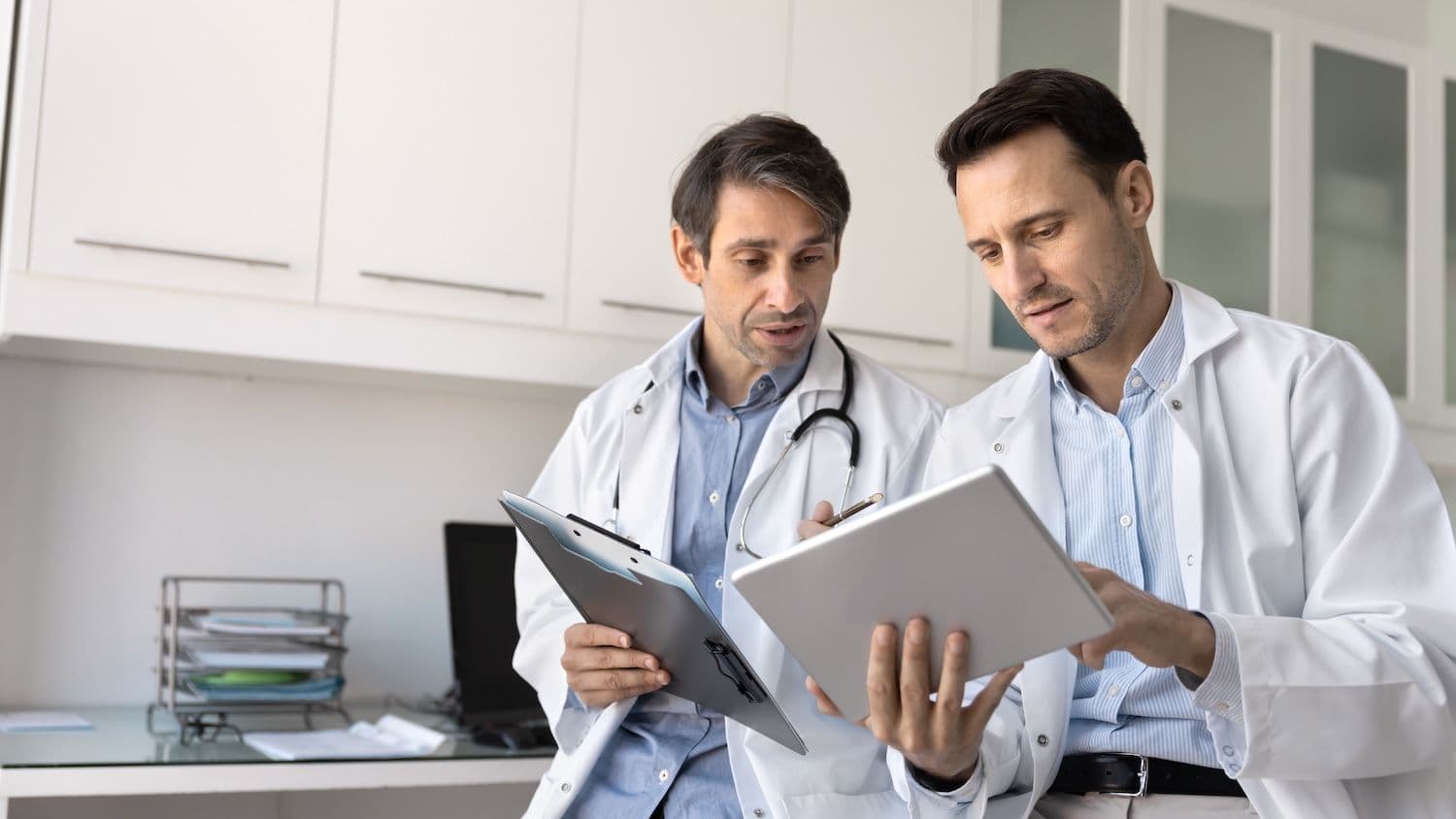 U.S. regulators and major drugmakers have piloted blockchain to verify medicines moving through the supply chain (Image: Shutterstock)