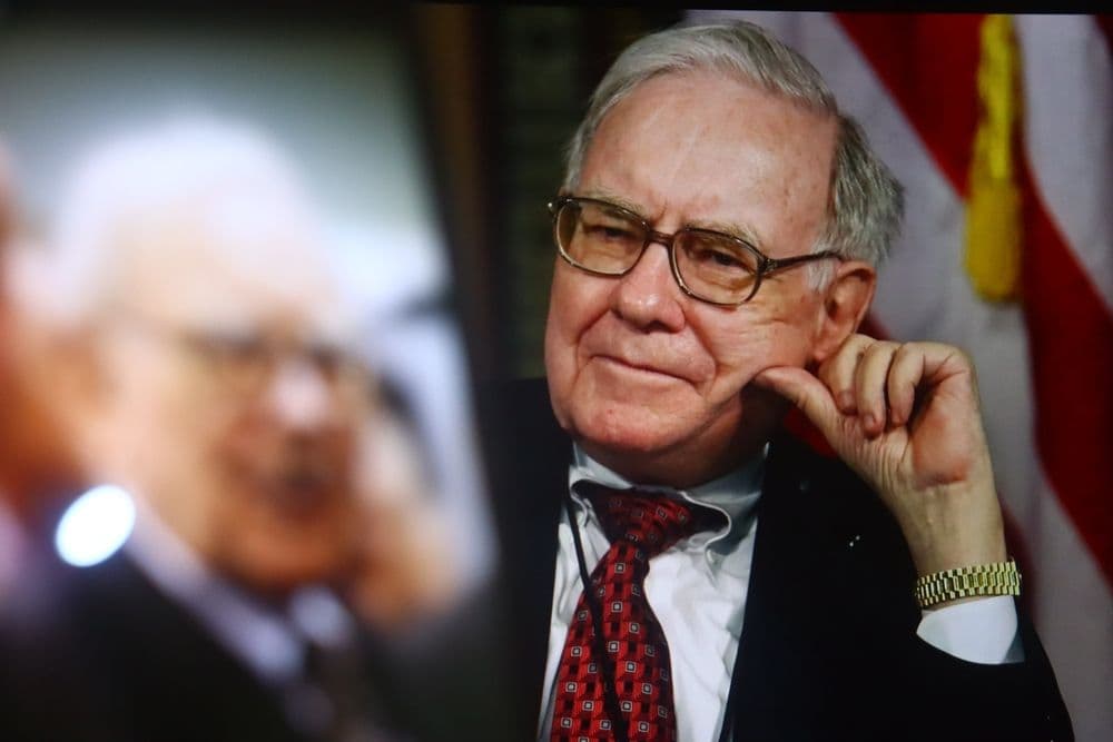 Warren Buffett Dumps Crypto-Linked Nubank and $2.1B in Bank Stocks Amid Cash Shift