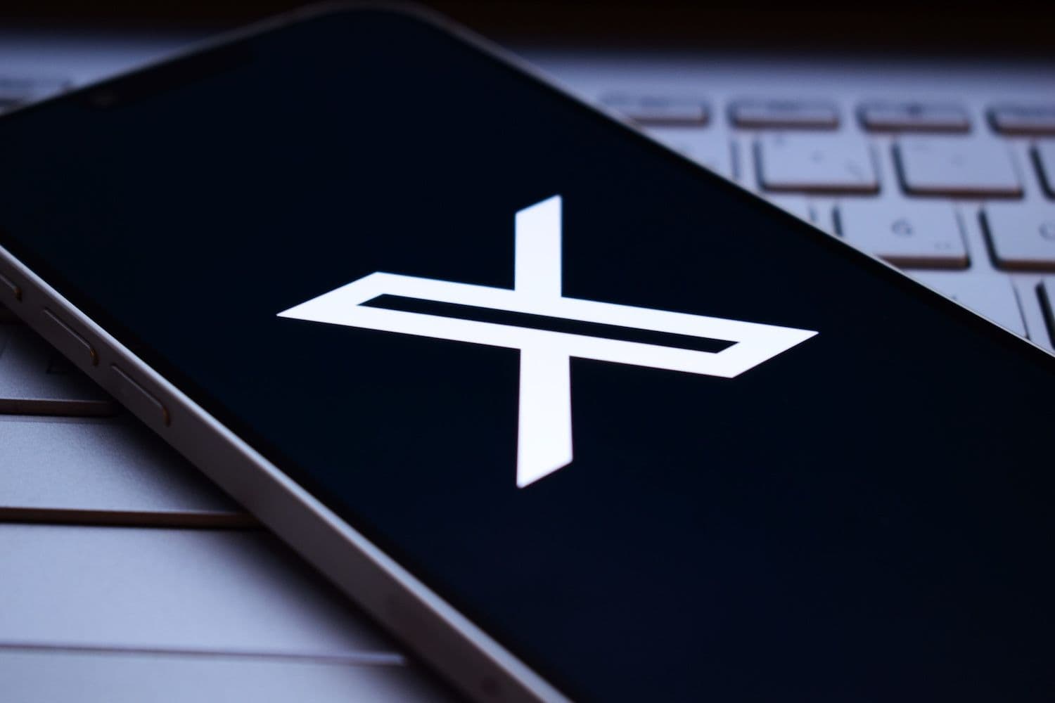 The X accounts, from on-chain analysts to Ethereum core developers, that active ETH traders rely on for an early market read. (Image: Shutterstock)