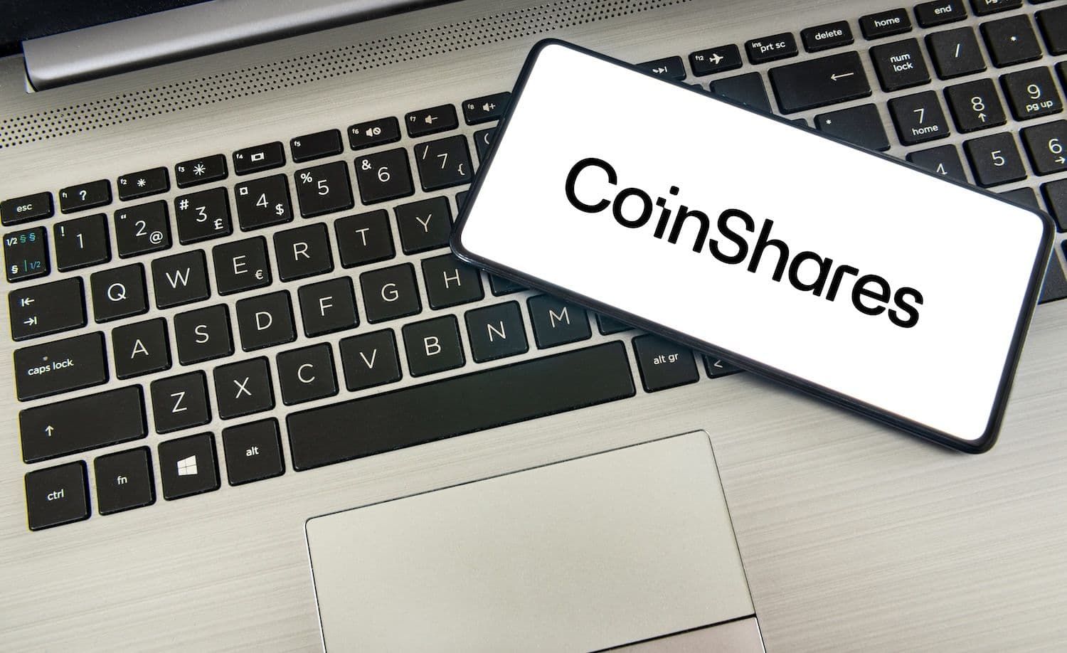 CoinShares sagt britischen Gesetzgebern, dass das Land im Bitcoin-ETF-Rennen zurückfällt
