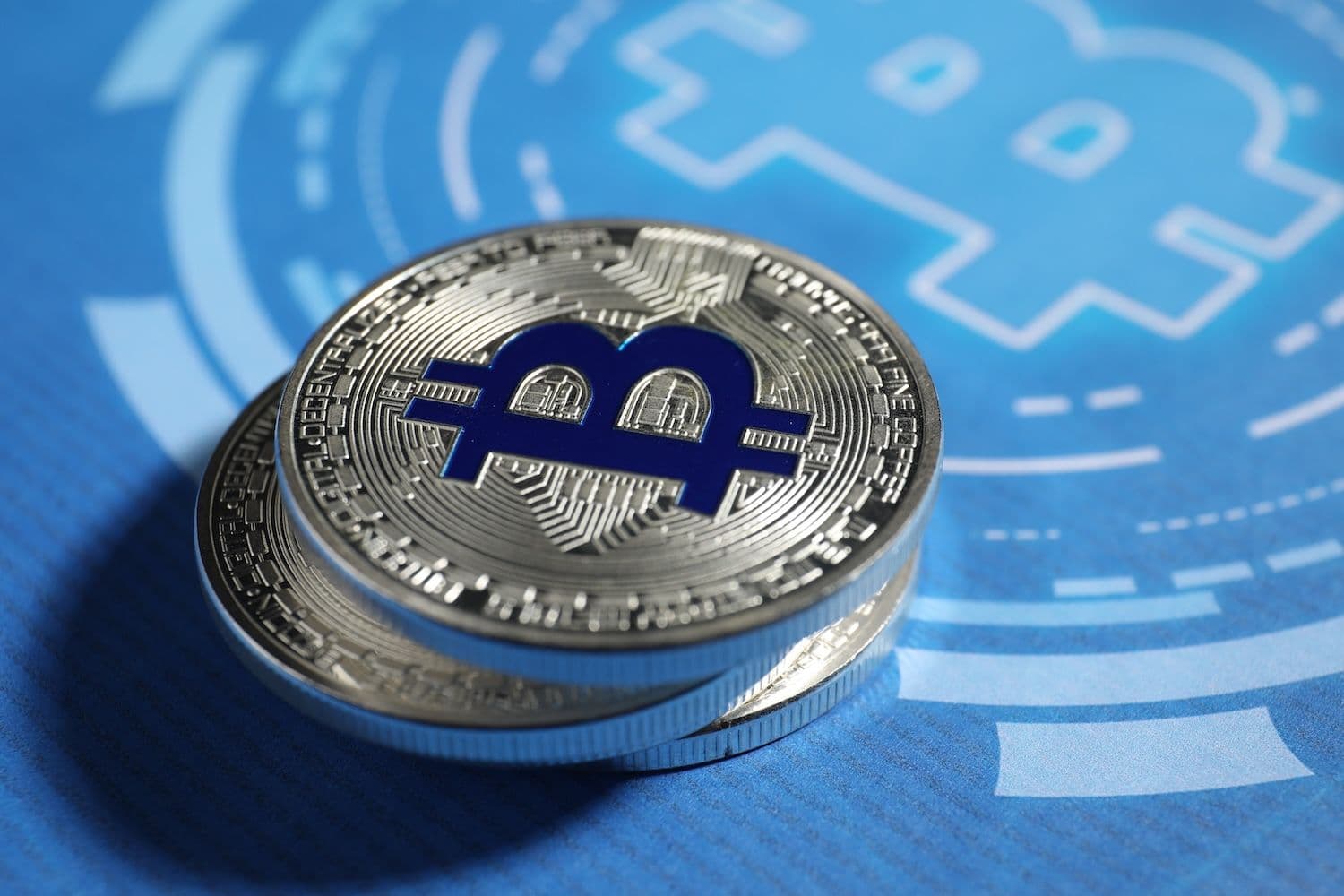 A veteran crypto trader signals deep downside risk for major coins as tightening Fed policy keeps the market pinned. (Image: Shutterstock)