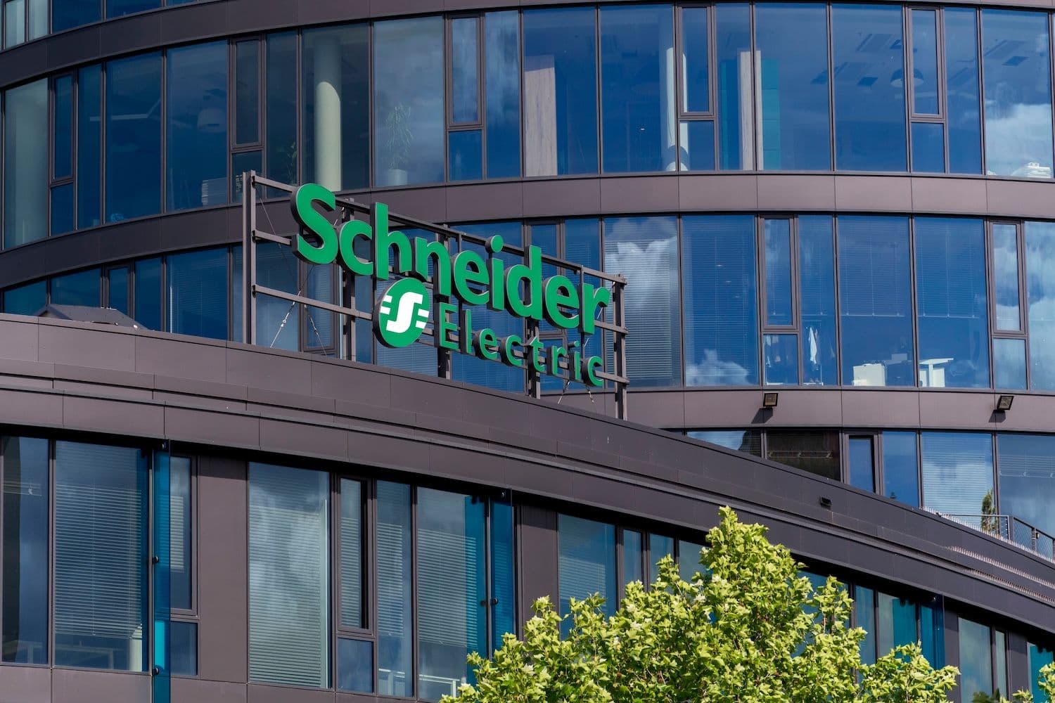 AI data center demand helps Schneider Electric post a record €11.46 billion quarter and raise its 2026 targets again (Image: Shutterstock)