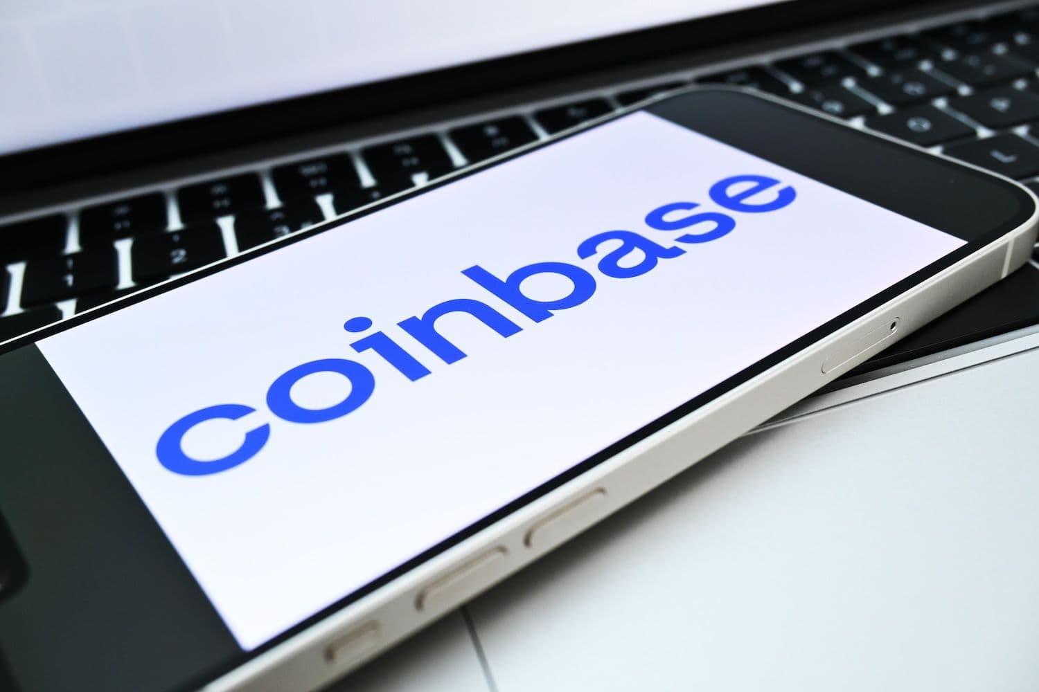 Base od Coinbase rezygnuje z optimistic rollups, stawia 12 mld USD na dowody ZK
