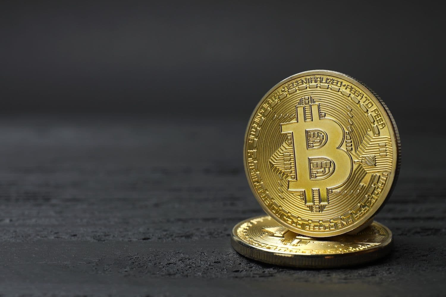 トレーダーが日銀の流動性ショックに身構える中、 ビットコインはFRB後の上昇分をすべて帳消しに
