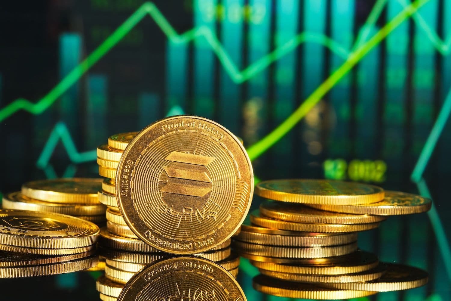Solana holders lose conviction as the token nears a trendline break that could mirror January's steep collapse. (Image: Shutterstock)