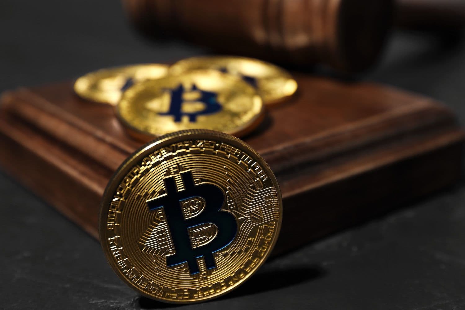FxPro had tied a break of $84,000 to seller control before Bitcoin briefly fell through it as oil and the dollar rose (Image: Shutterstock)
