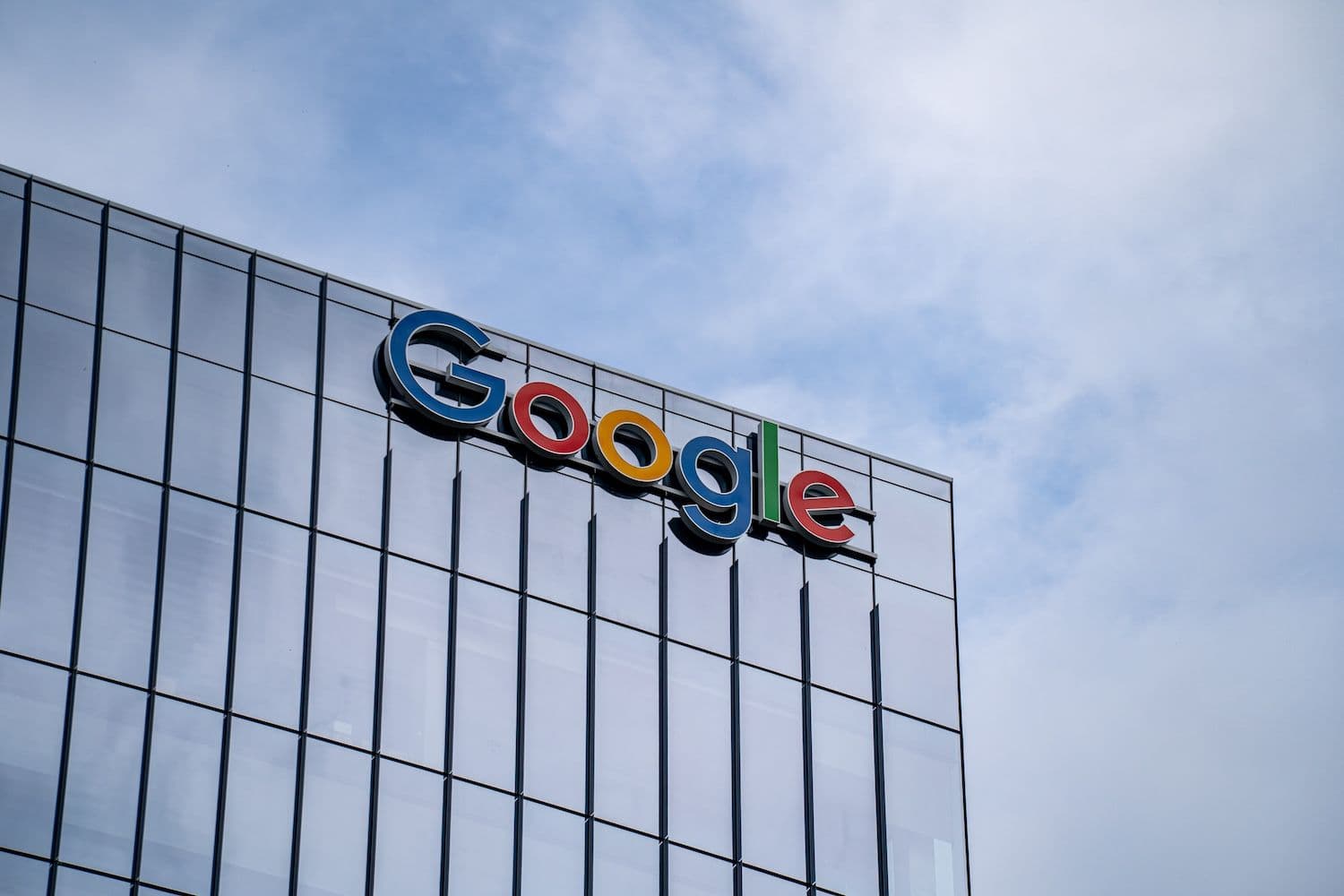 Alphabet's long-shot wagers on rockets, AI and robotaxis have ballooned past $350 billion after the SpaceX listing. (Image: Shutterstock)