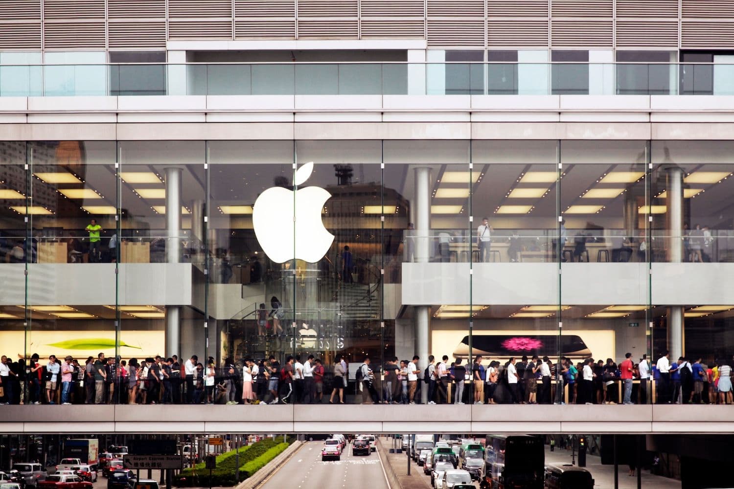 Scalpers reportedly want up to $10,000 for Apple's sold-out iPhone Duo as U.S. deliveries of the $1,999 foldable slip into January (Image: Shutterstock)