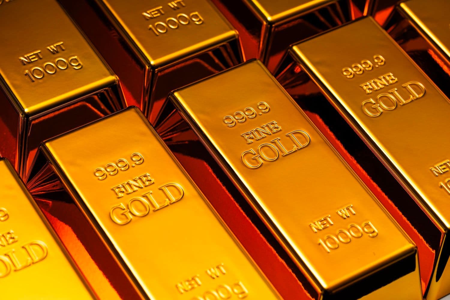 Central bank demand and macro pressures keep gold above $4,000 even after a near 19% slide from its January peak. (Image: Shutterstock)