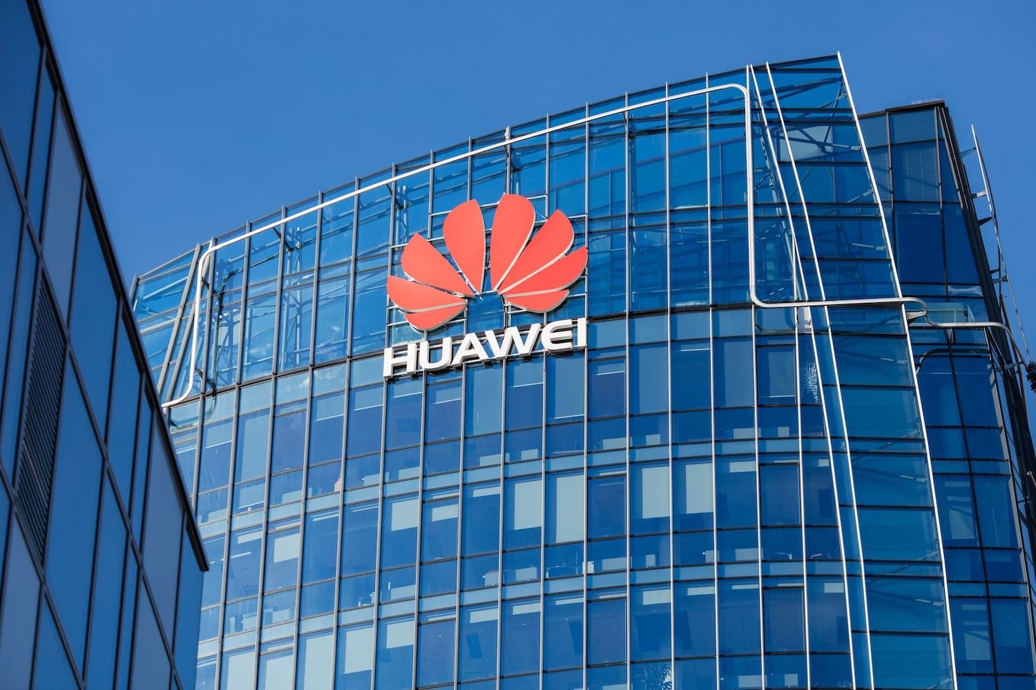 Accelerated Ascend launches put Huawei’s 2027 AI chip roadmap and 1M-processor systems in focus amid tight supply. (Image: Shutterstock)