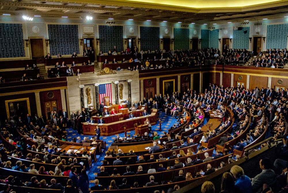 I Democratici del Senato prendono di mira la valuta digitale di Trump con il divieto  presidenziale di Memecoin
