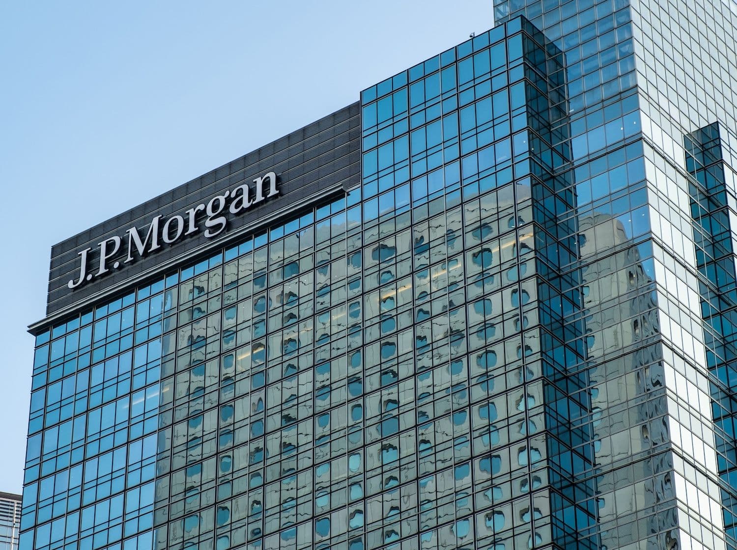 Nueva Estrategia de JPMorgan: Banca de Conserjería para Titulares de Cuentas de $2-3 Millones
