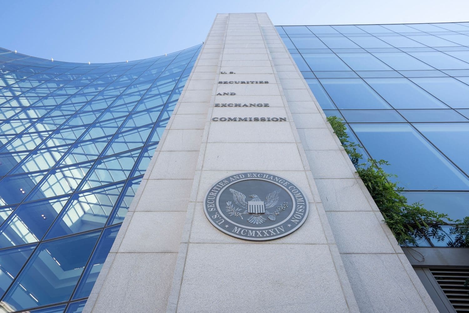 desktop-sec-approves-in-kind-redemptions-for-all-bitcoin-and-ethereum-etfs-under-new-leadership