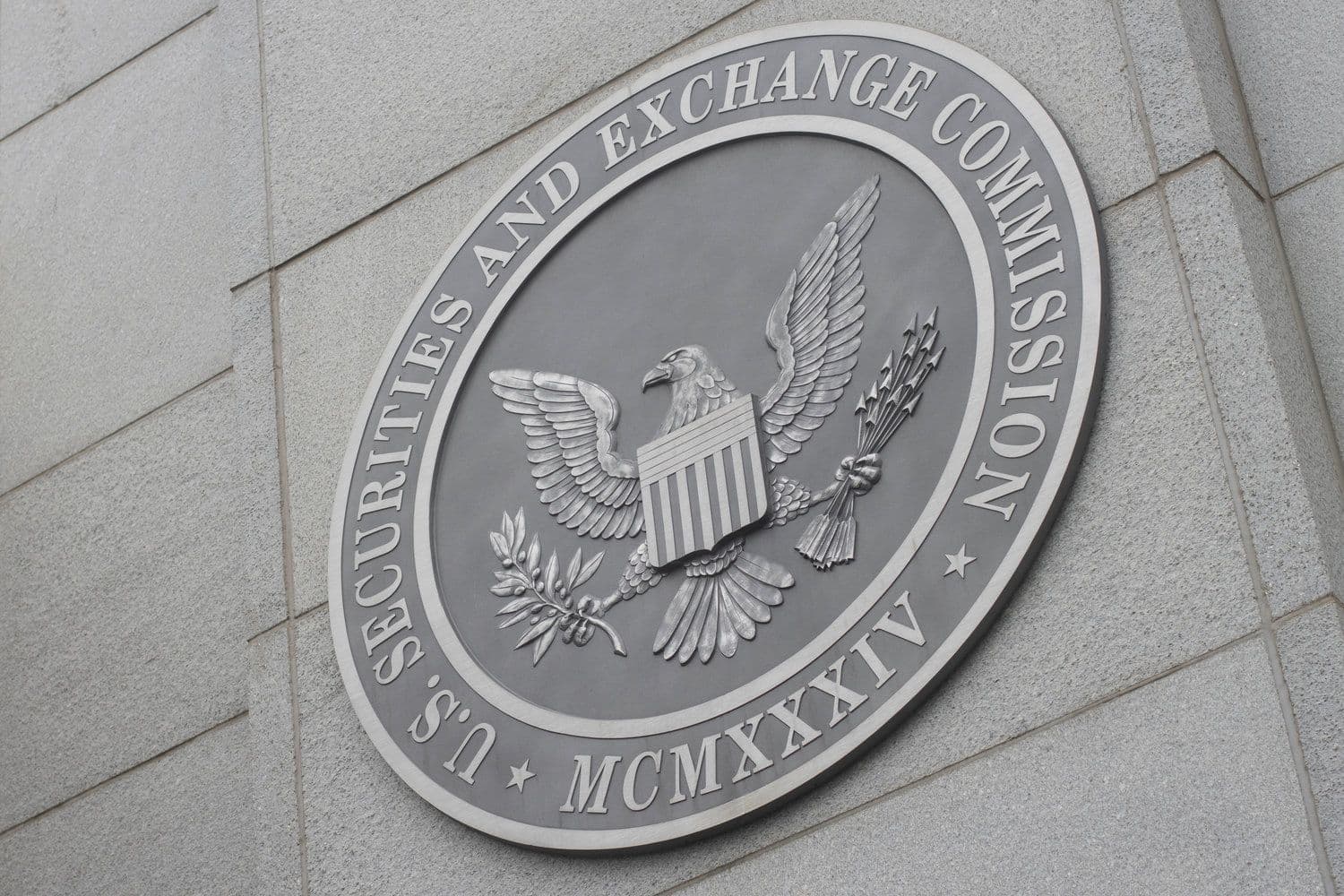 SEC Postpones Ruling on Spot Litecoin ETF, Opens 6-Month Comment Period