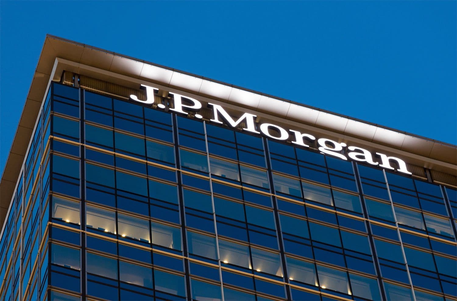 desktop-jpmorgan-partners-with-coinbase-to-allow-crypto-purchases-through-chase-cards