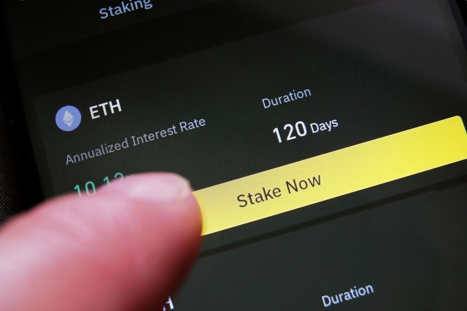 La cola de entrada de staking de ETH supera a las salidas: 3 semanas de espera frente a 1 hora; los holders a largo plazo bloquean posiciones