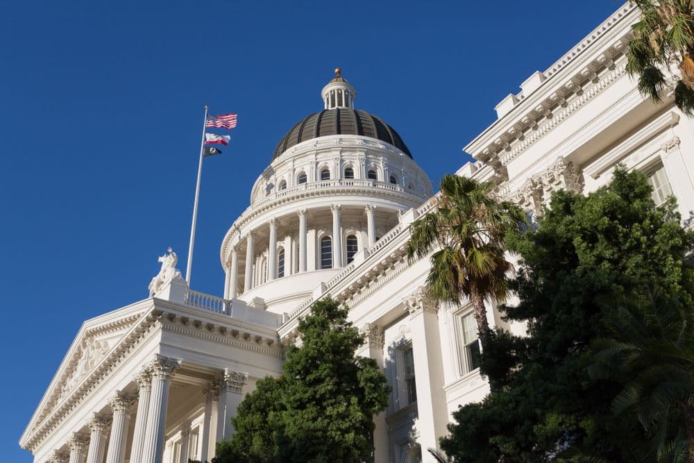 desktop-le-parlement-de-californie-approuve-un-projet-de-loi-historique-visant-à-intégrer-les-actifs-numériques-dans-les-paiements-de-létat