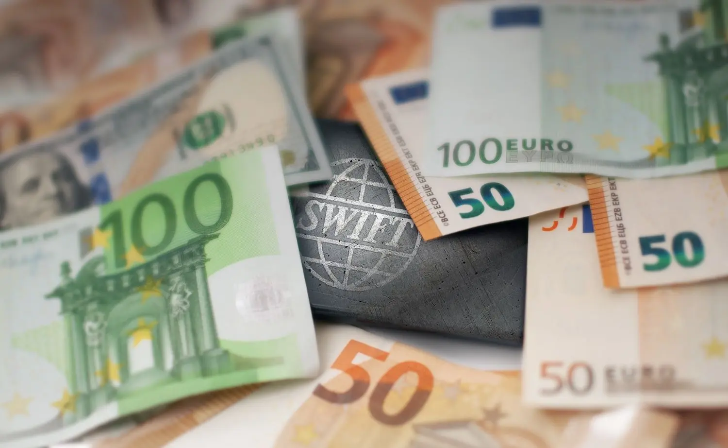 XRP 対 SWIFT: なぜ銀行はリップルの高速性よりも「遅い」従来システムを選ぶのか