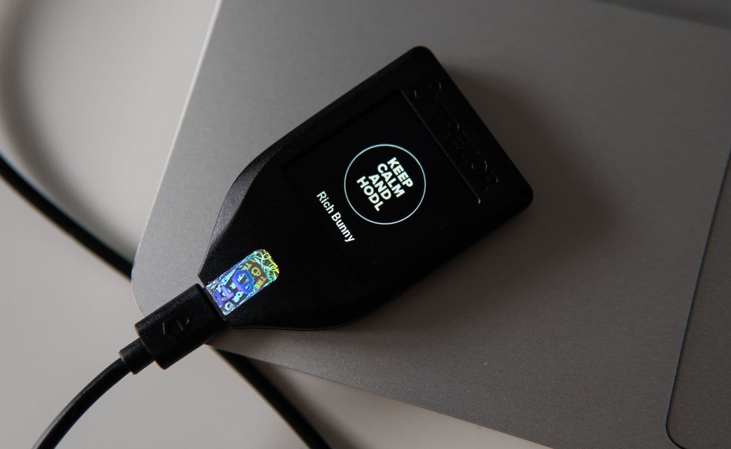 Trezor ujawnia portfel  sprzętowy quantum-ready za 249 USD  z przezroczystym chipem bezpieczeństwa