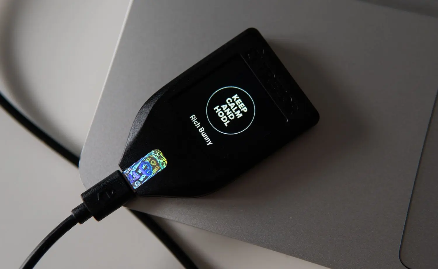 desktop-trezor-şeffaf-güvenlik-çipiyle-249-değerinde-kuantuma-hazır-donanım-cüzdanını-tanıttı
