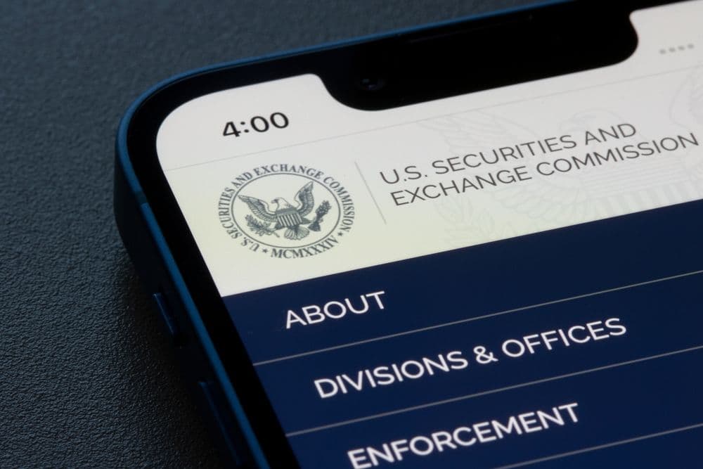 SEC kennzeichnet rechtliche Probleme mit Ethereum, Solana ETFs angesichts Staking-Bedenken
