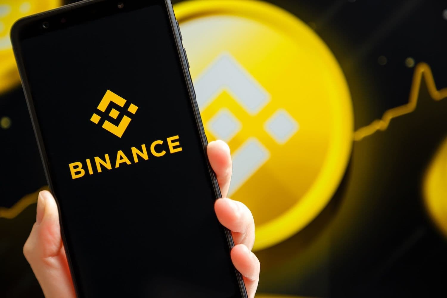 BNBがXRPを抜いて時価総額$178Bで第3位の仮想通貨に躍進し、$1,300を超える急騰を記録