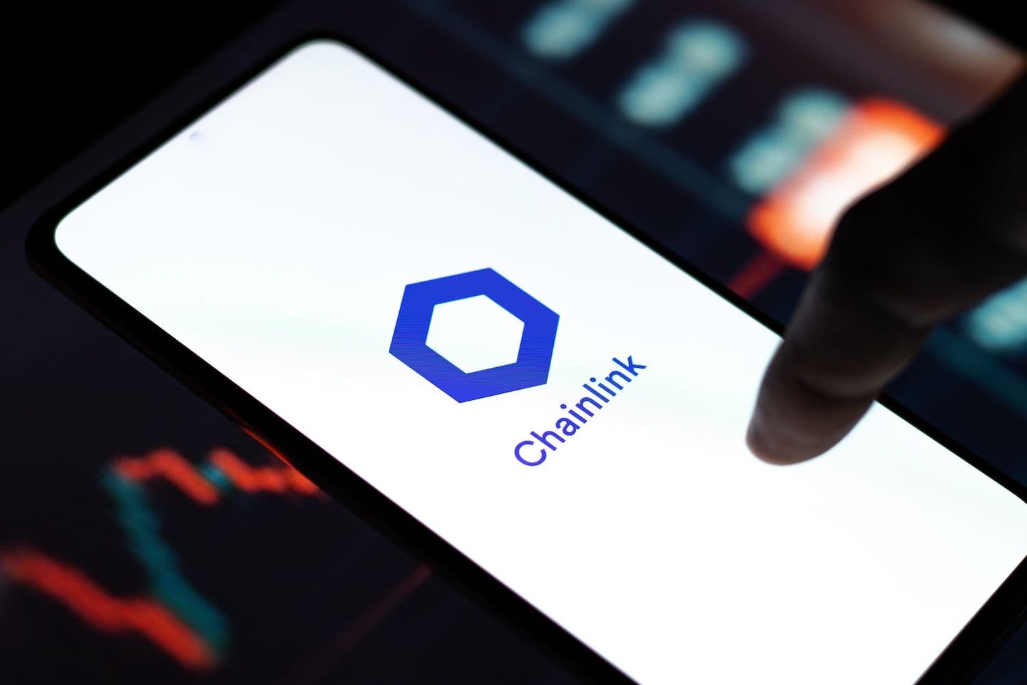 Chainlink Targets $24.5 Breakout as Exchange Supply Hits Multi-Year Low