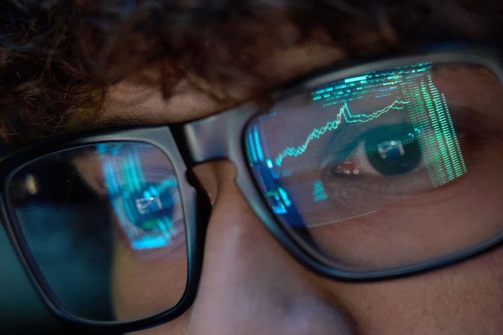 Por qué Bitcoin se desplomó mientras el oro se disparaba, explica el analista de criptomonedas