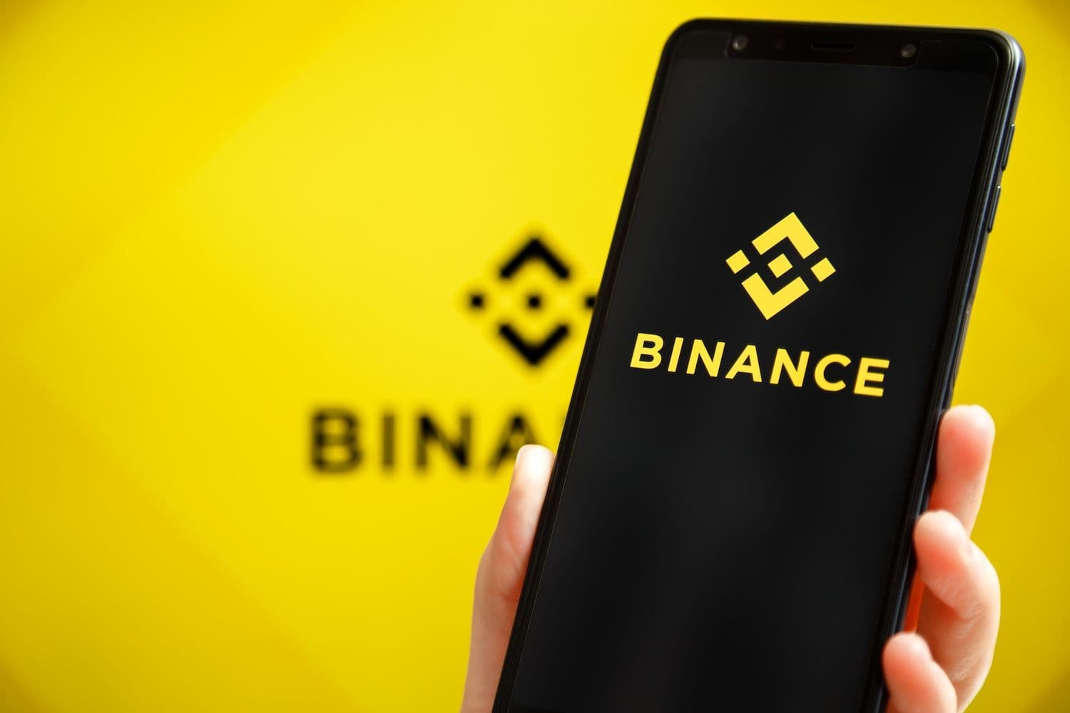 desktop-bnb-price-hits-fresh-dollar908-peak-as-technical-signals-point-higher