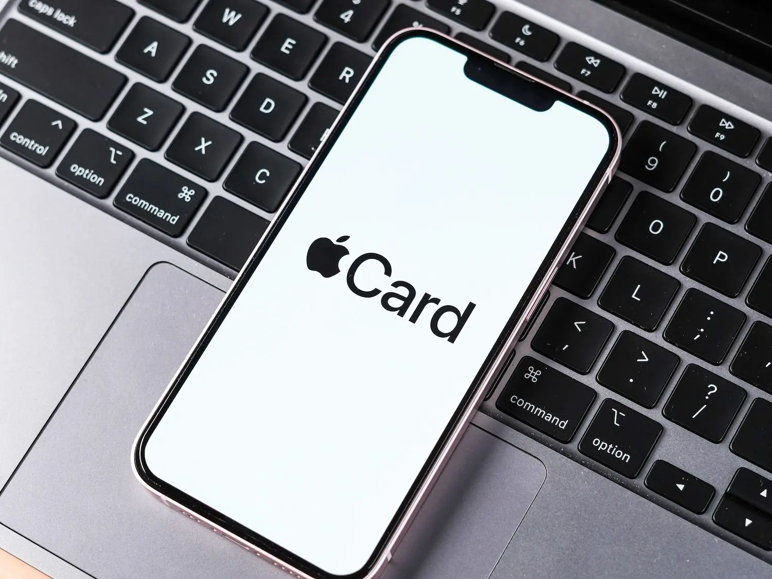 เจพีมอร์แกนเทคโอเวอร์ Apple Card พร้อมตั้งสำรองหนี้เสีย 2.2 พันล้านดอลลาร์ ขณะโกลด์แมนแซคส์ถอนตัวจากธุรกิจแบงก์ลูกค้า