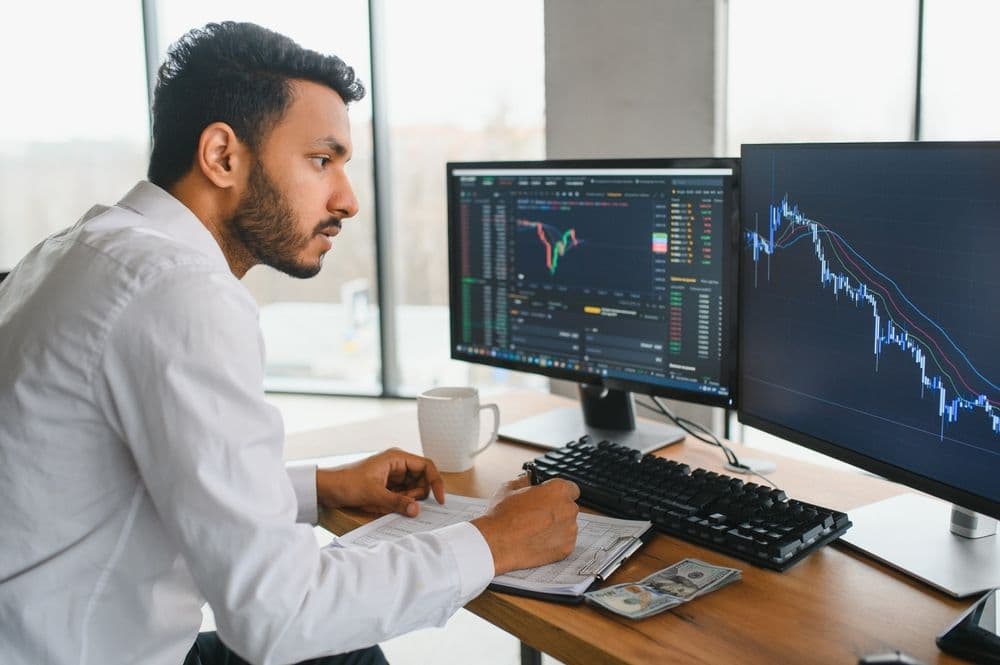 desktop-bitcoin-terancam-jatuh-ke-10k-peringatkan-analis-bloomberg