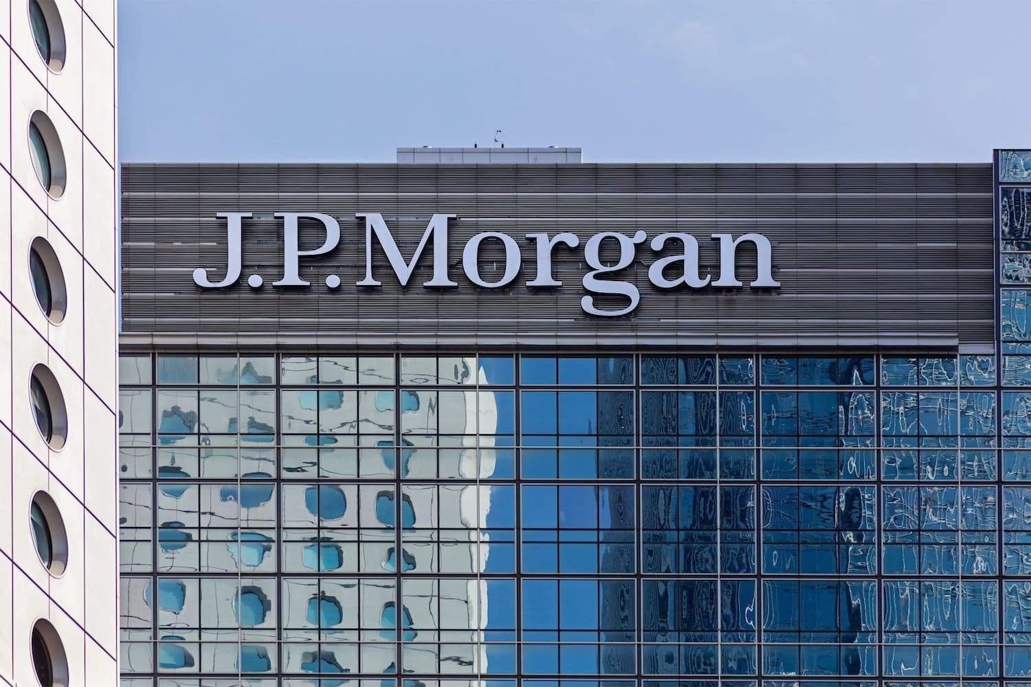 desktop-jpmorganが250000人の労働力にaiを展開し、初のai主導の銀行に