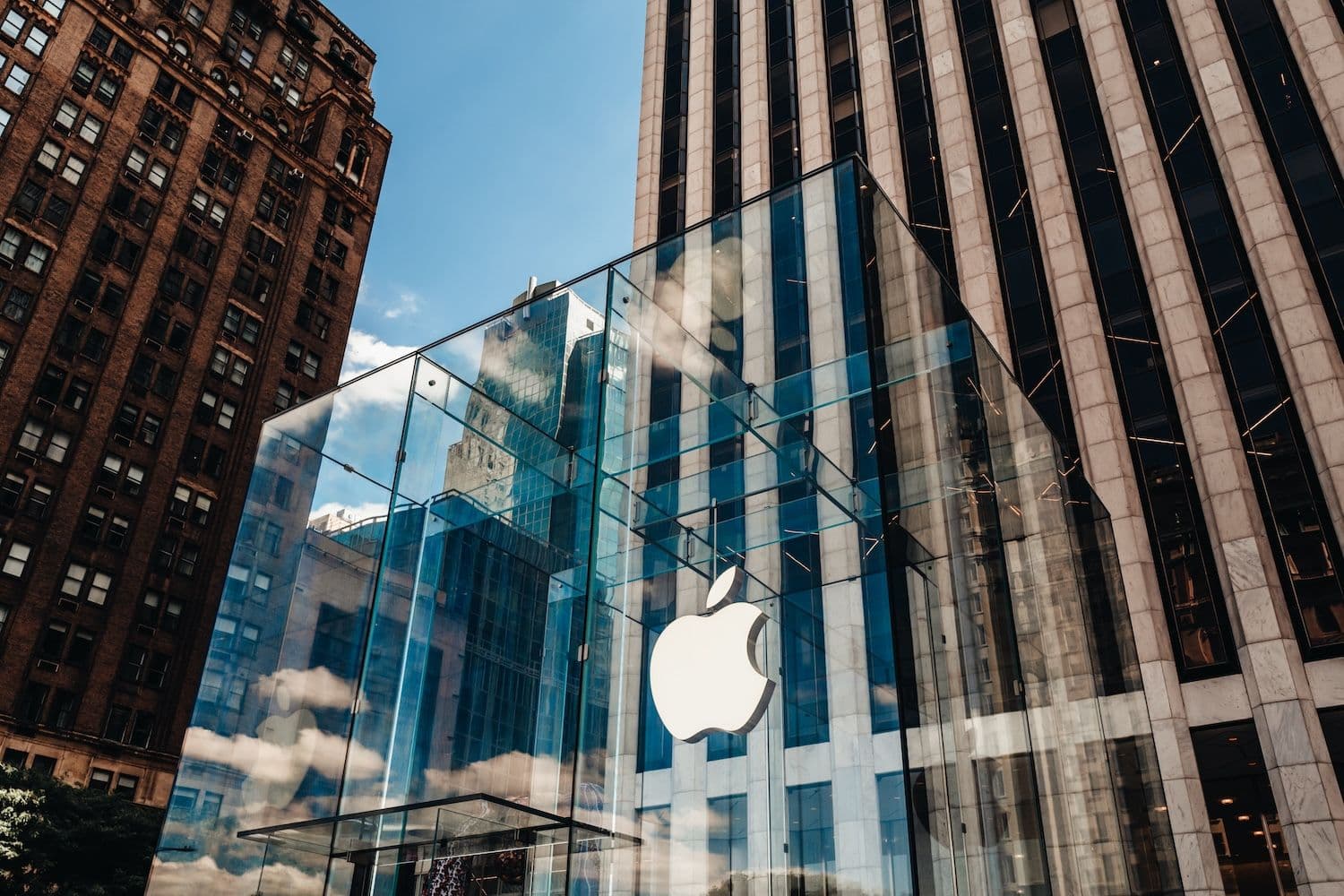 Apple одобряет первую iOS игру с платежами в биткоинах после десятилетнего запрета