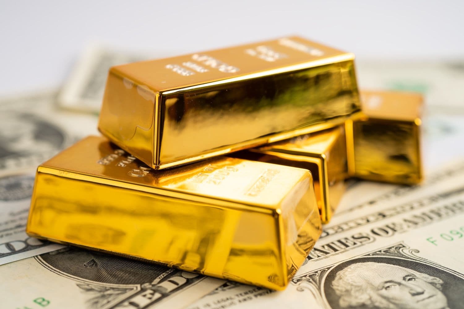 desktop-token-xaut-da-tether-capitaliza-em-preços-do-ouro-a-3400-enquanto-bancos-acumulam-1000+-toneladas-anualmente