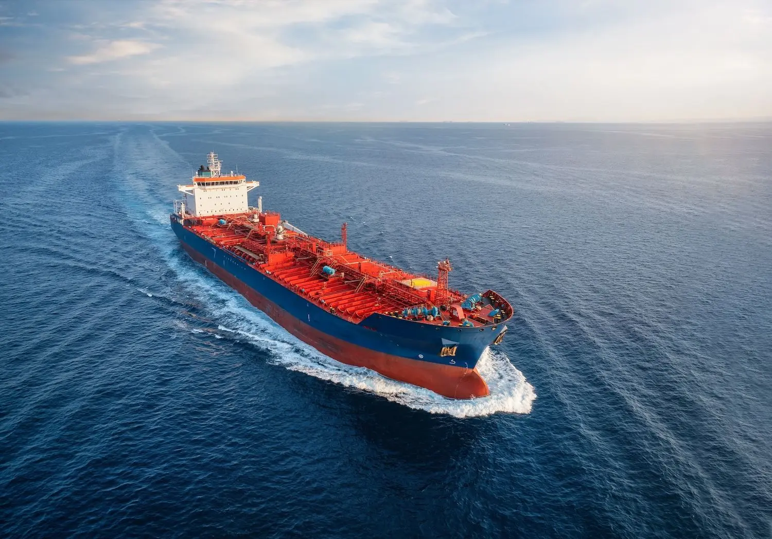 호르무즈 긴장 격화 속 배럴당 15달러 유가 급등이 비트코인 대규모 매도장을 촉발할 수 있을까?