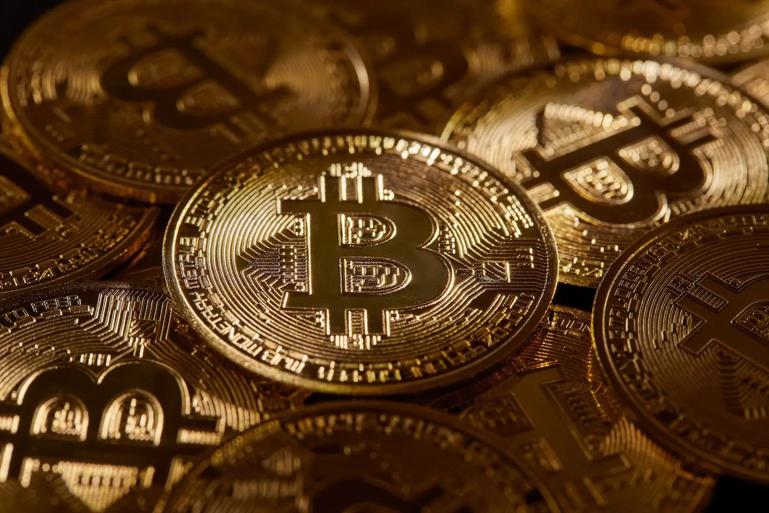 Analyse toont dat 65% van Bitcoin‑schatbedrijfen posities onder water aanhouden