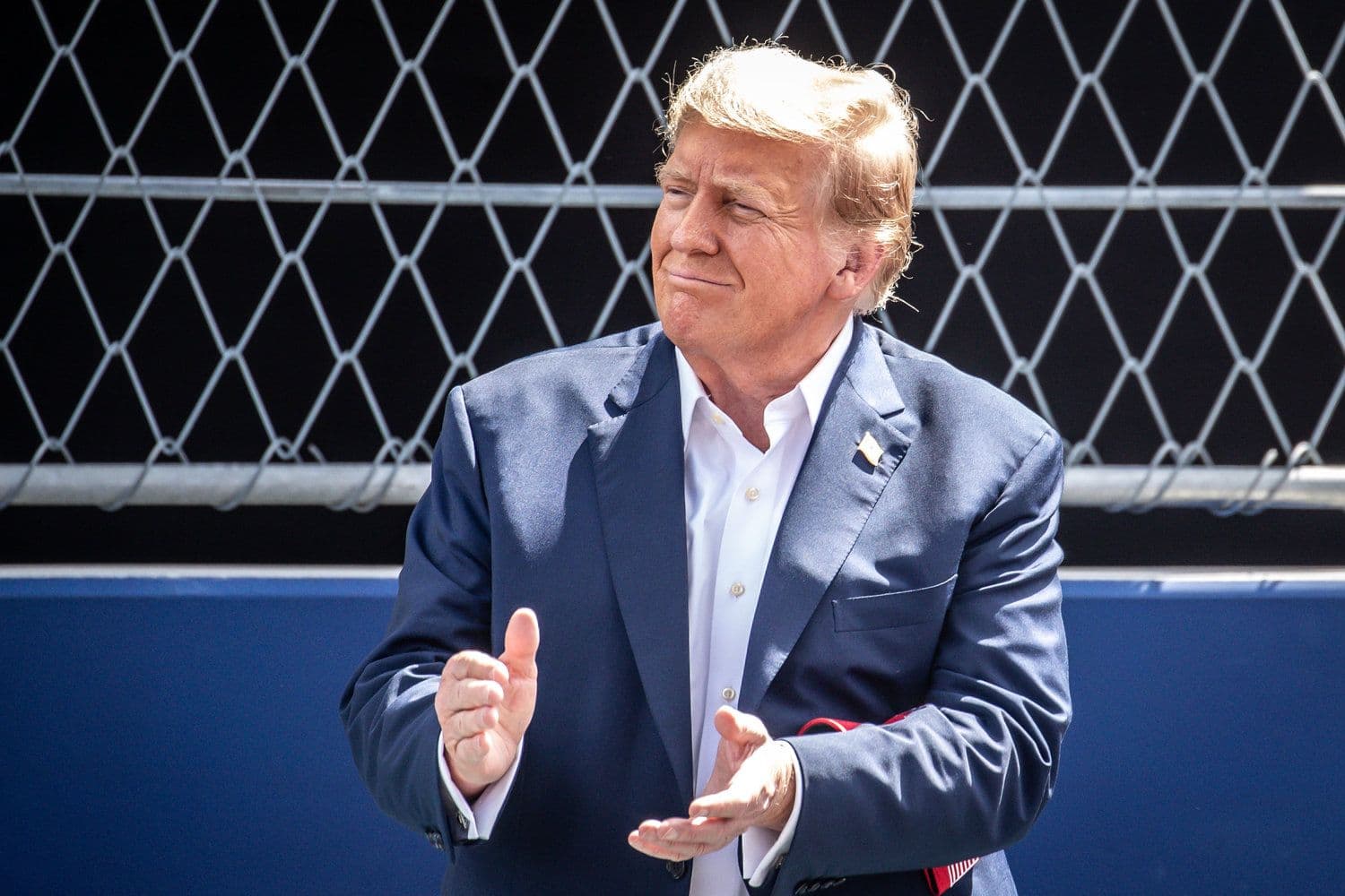 Попередження Трампа про «значно більші» тарифи  пригнічує крипторинок, оскільки XRP падає на 2%