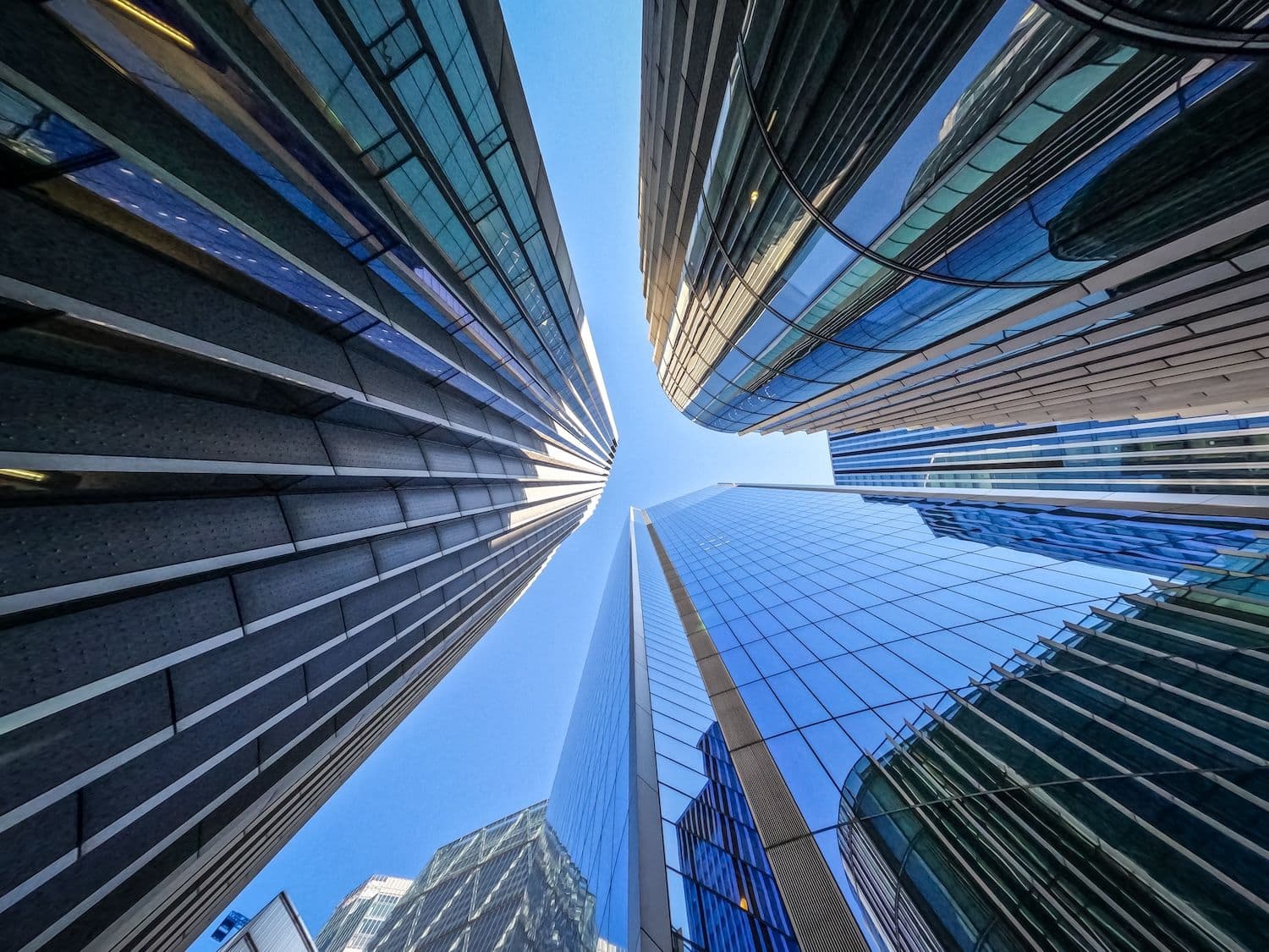 desktop-هل-يمكن-للمدن-المشفرة-أن-تعمل؟-تحليل-الإخفاقات-والنجاحات-ومستقبل-التنمية-الحضرية-باستخدام-البلوكشين