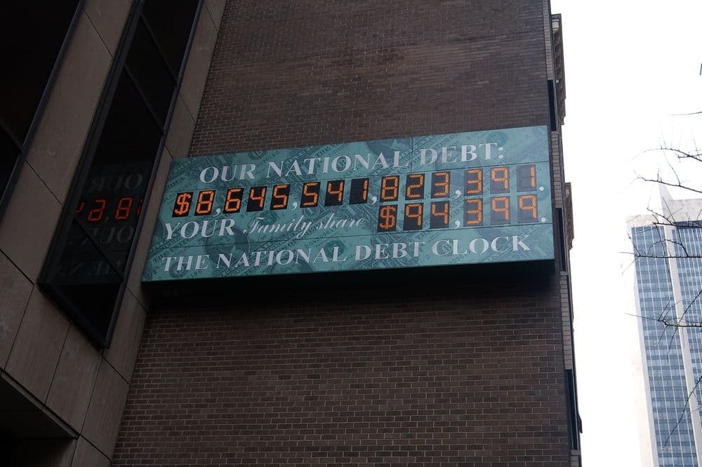 Bitcoin and Gold Seen as Hedges Amid Strong U.S. Debt Sale, Analysts Warn of Fiscal Crisis