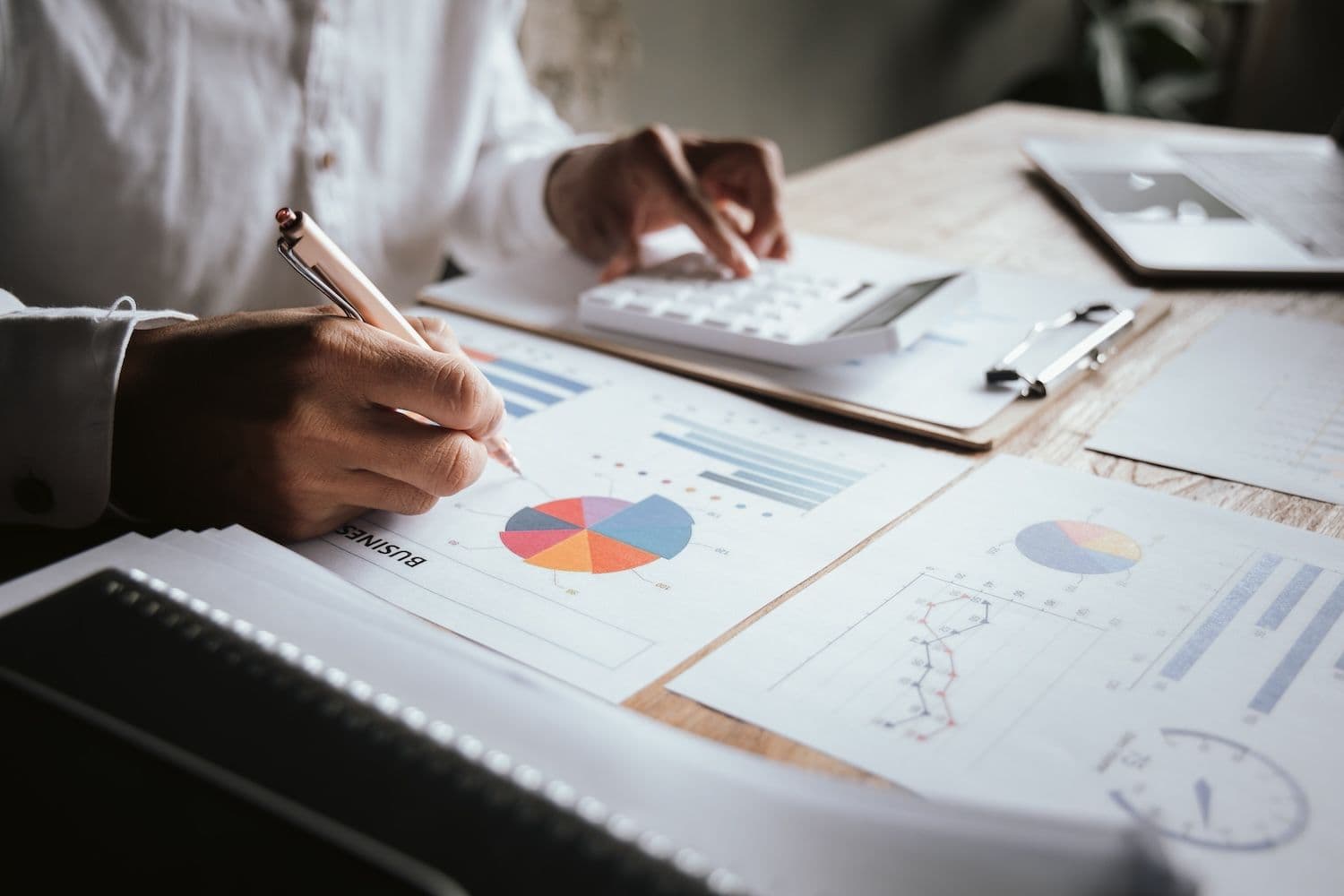 desktop-caos-no-mercado-de-futuros-atinge-hbar-com-domínio-de-88-em-liquidações-longas