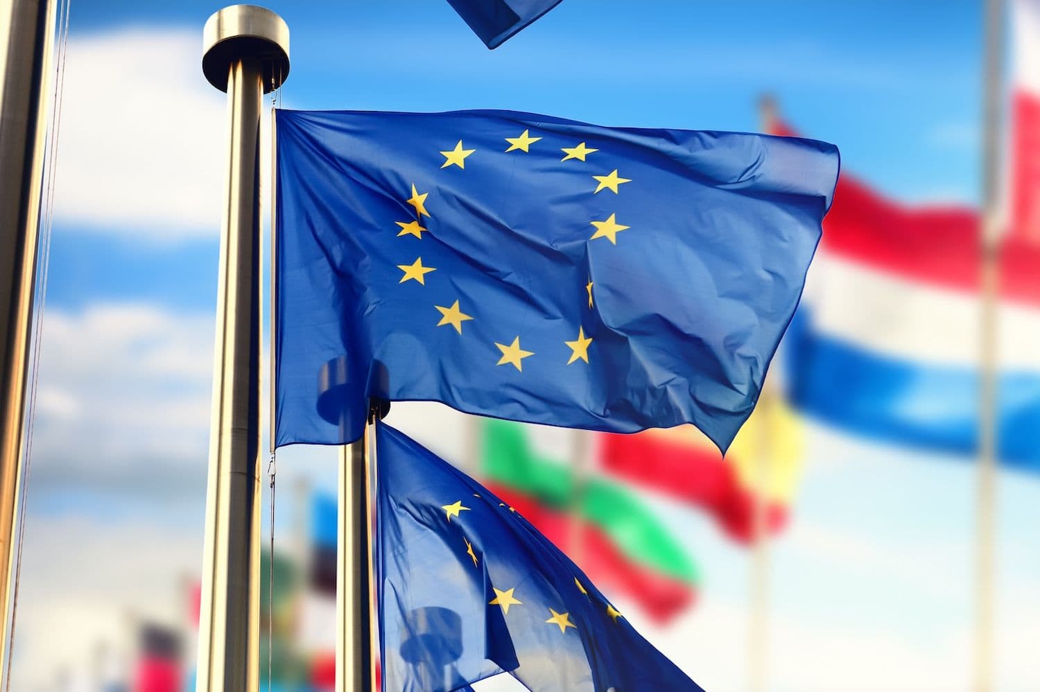 desktop-european-officials-call-for-euro-stablecoin-expansion-to-counter-us-dominance-in-dollar300-billion-market