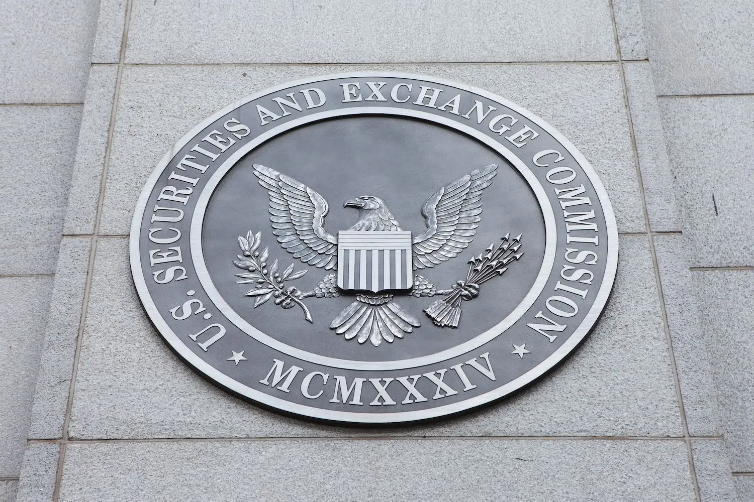 SEC, 2025년 10월까지 7개의 암호화폐 ETF 결정 연기