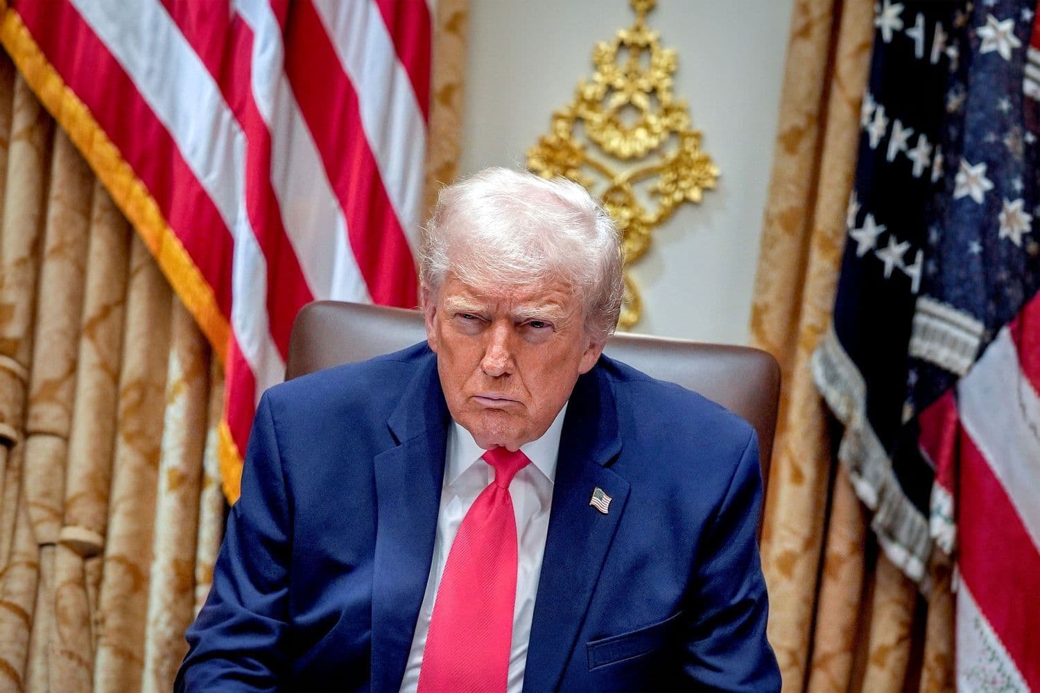 Bitcoin cai enquanto ameaças de tarifas de Trump sobre a Groenlândia desencadeiam movimento de aversão ao risco nos mercados