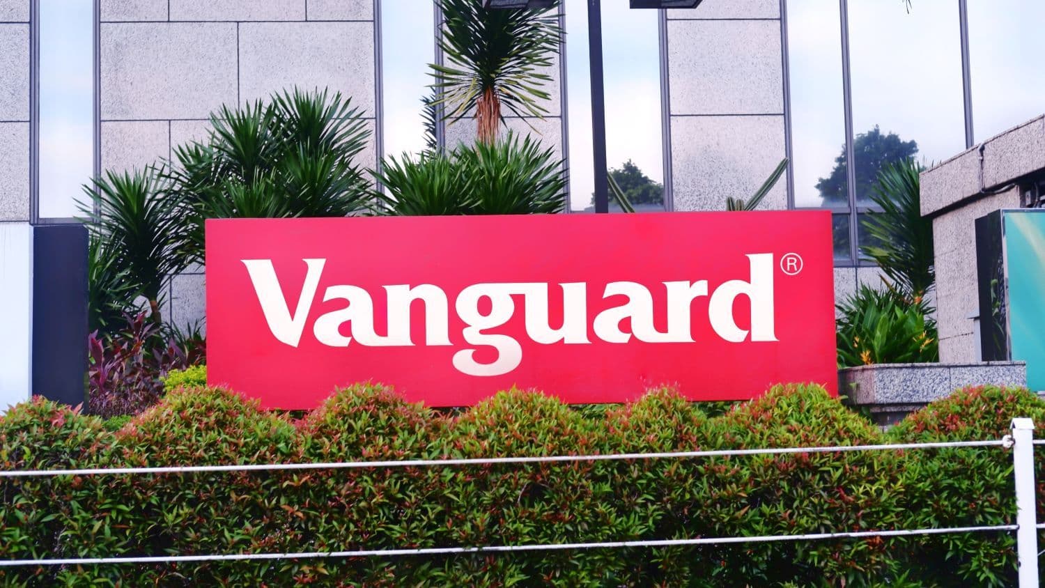 Vanguard annule l’interdiction des cryptos et ouvre sa plateforme aux ETF Bitcoin et Ethereum dans un changement majeur de politique
