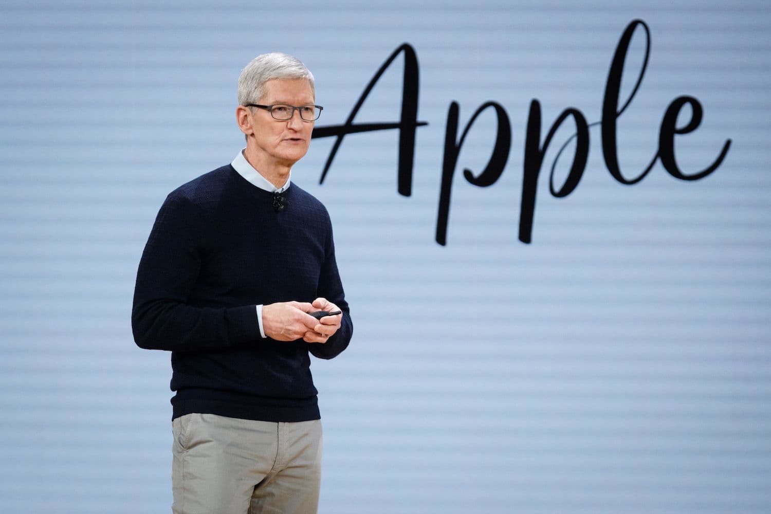 Investors weigh Apple's pricey stock against a delayed AI rollout and a Siri reboot shipping as a beta this autumn. (Image: Shutterstock)