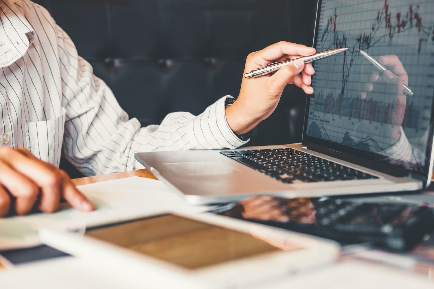 La struttura di potere di Bitcoin si sposta mentre i "whales" scaricano 500.000 monete alle istituzioni