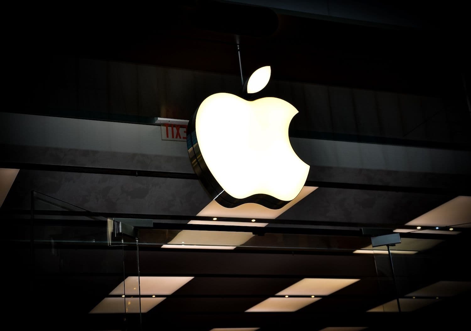 Fresh AI momentum sends Apple stock to a $331 record after China approval (Image: Shutterstock)