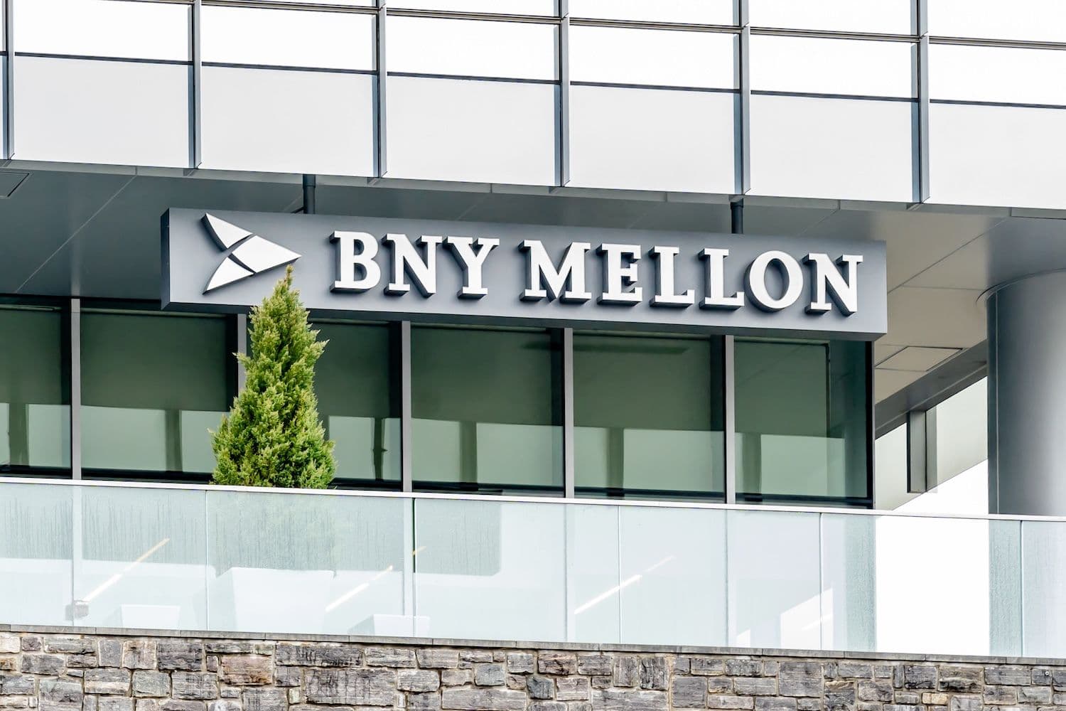 XRP sale mentre Ripple seleziona BNY Mellon come custode per il lancio di un nuovo stablecoin