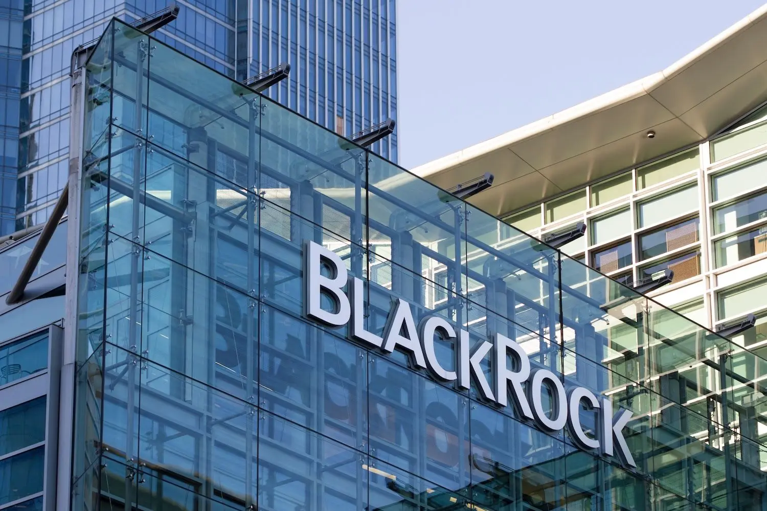 Why BlackRock Moved $318M In Bitcoin And Ethereum To Coinbase During ETF Exodus