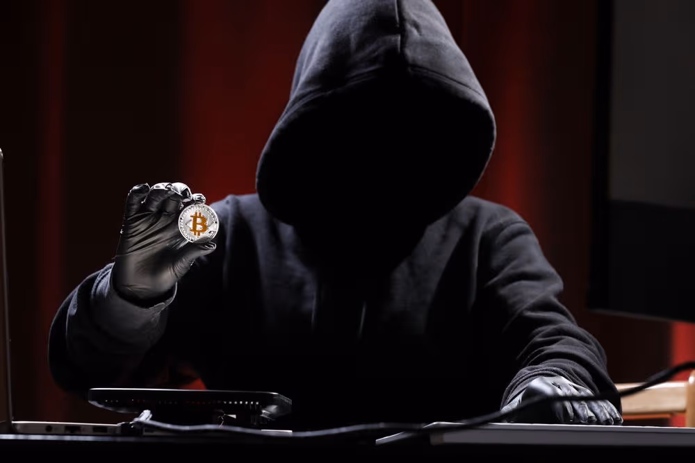 Idoso de 74 anos é torturado após sequestradores acreditarem erroneamente que seu filho tinha € 3 milhões em criptomoedas